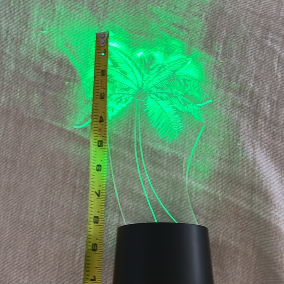 Color changing palm tree decoration - Picture 3 of 4